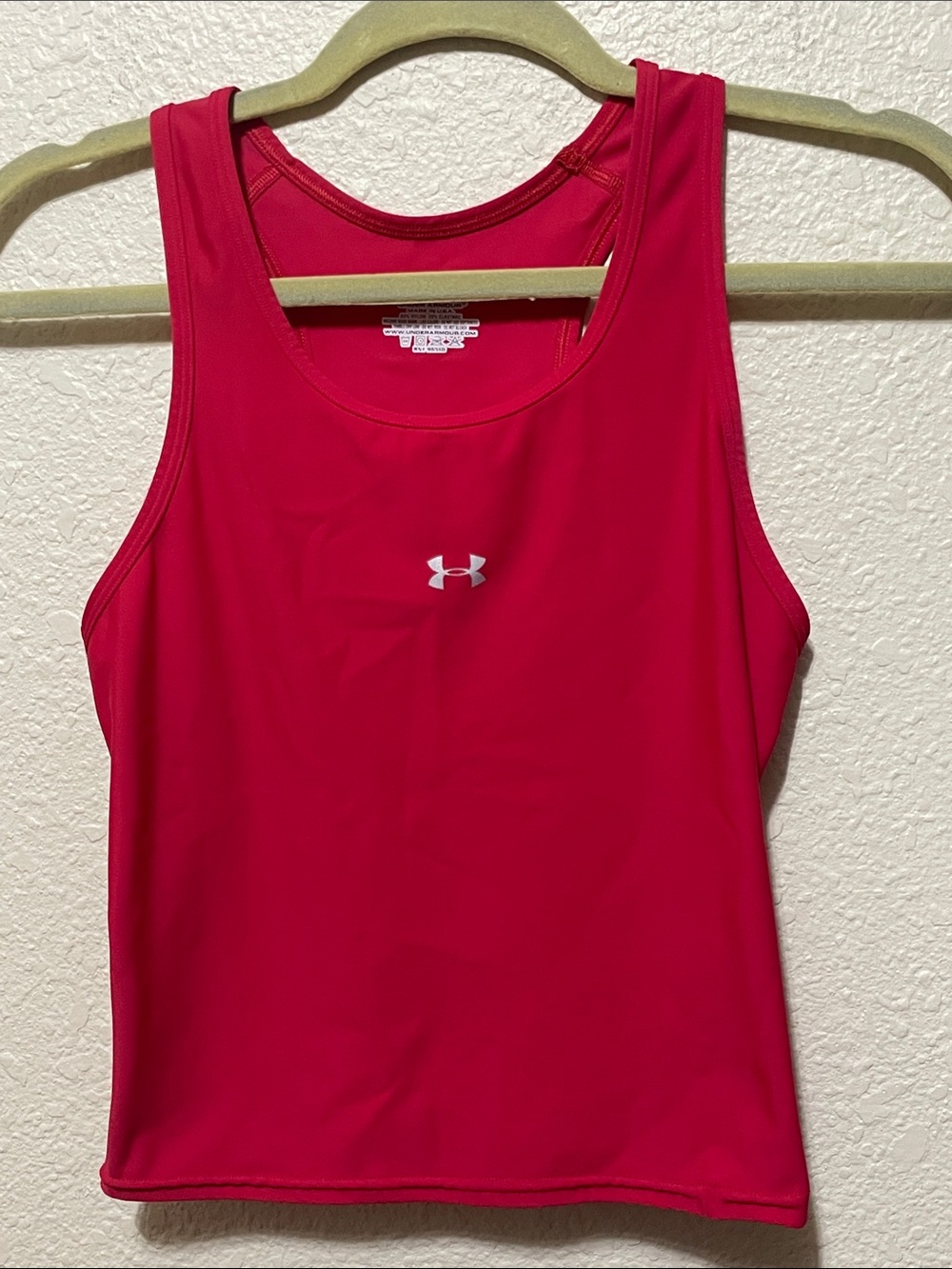 Under Armour Women's Red Cropped Sleeveless Top. Good Condition. Size L.